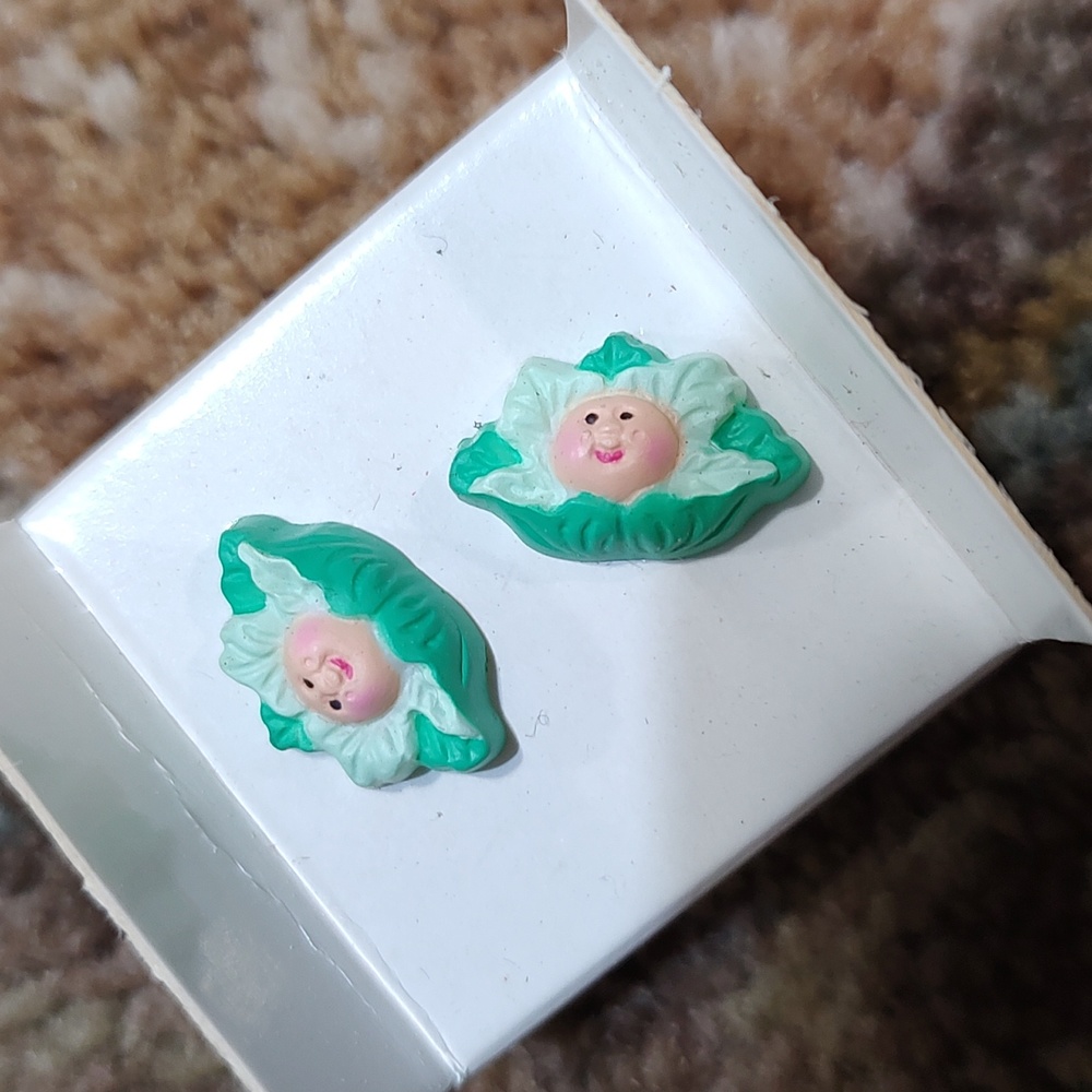 Avon kids cabbage patch kids pierced earrings 1994